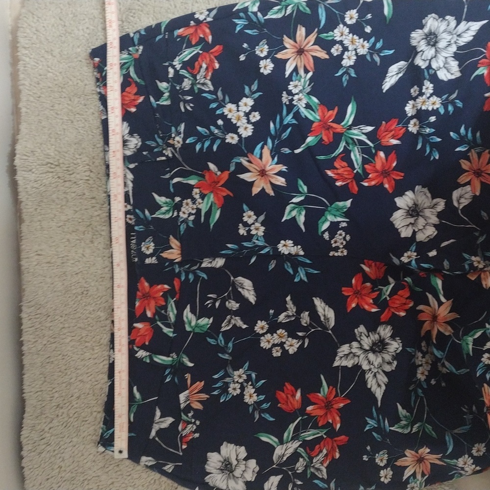Roz & Ali floral print pants. Size 16W - Picture 9 of 12